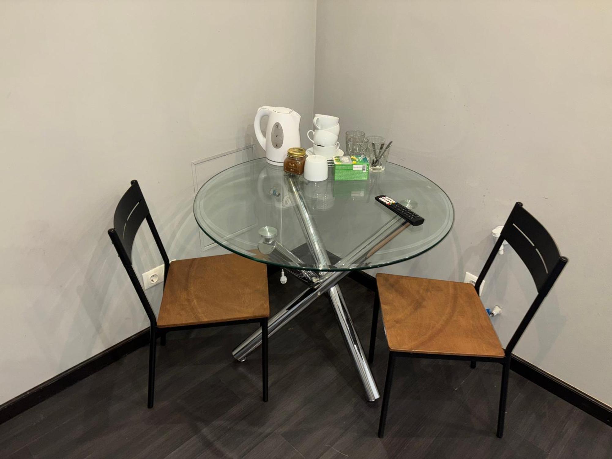 Aparthotel Riga Kültér fotó A glass table